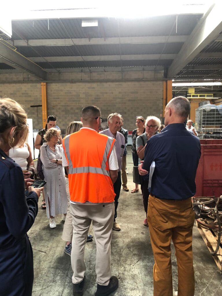 Groupe de discussion dans les locaux de Envie